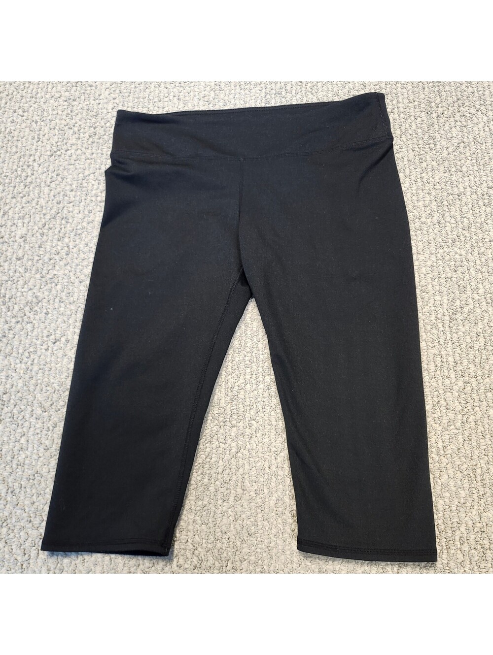 Fabletics Black Capri Leggings Cropped Pants Size Large - Picture 6 of 6